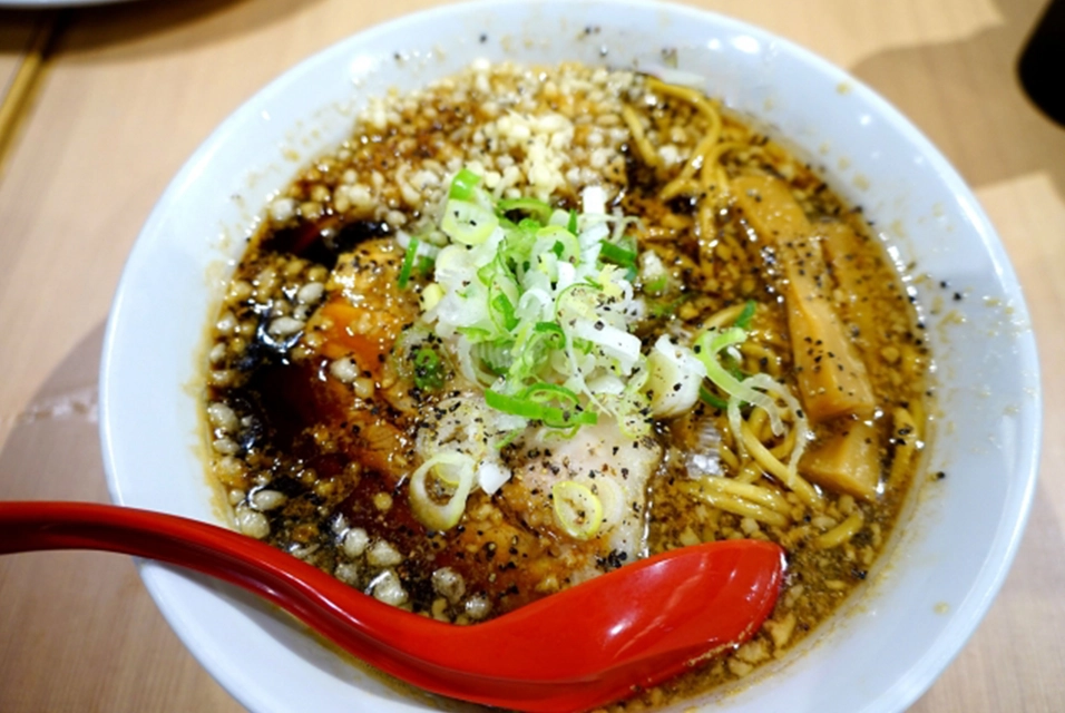 富山ブラックラーメン